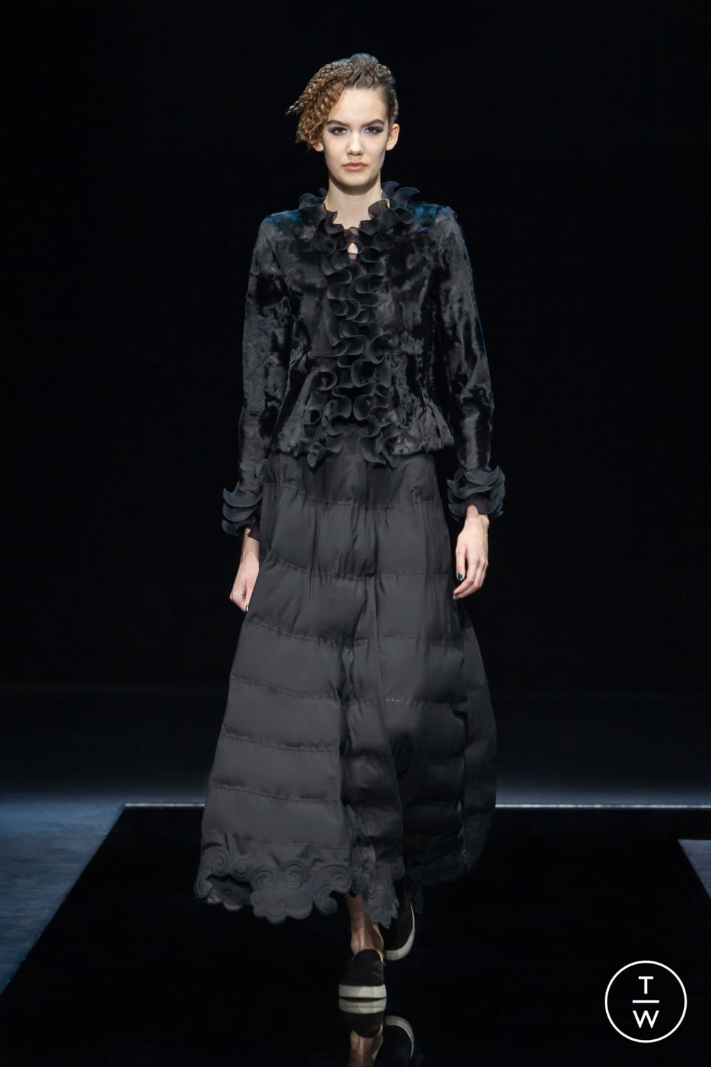Fashion Week Milan Fall/Winter 2021 look 33 from the Giorgio Armani collection 女装
