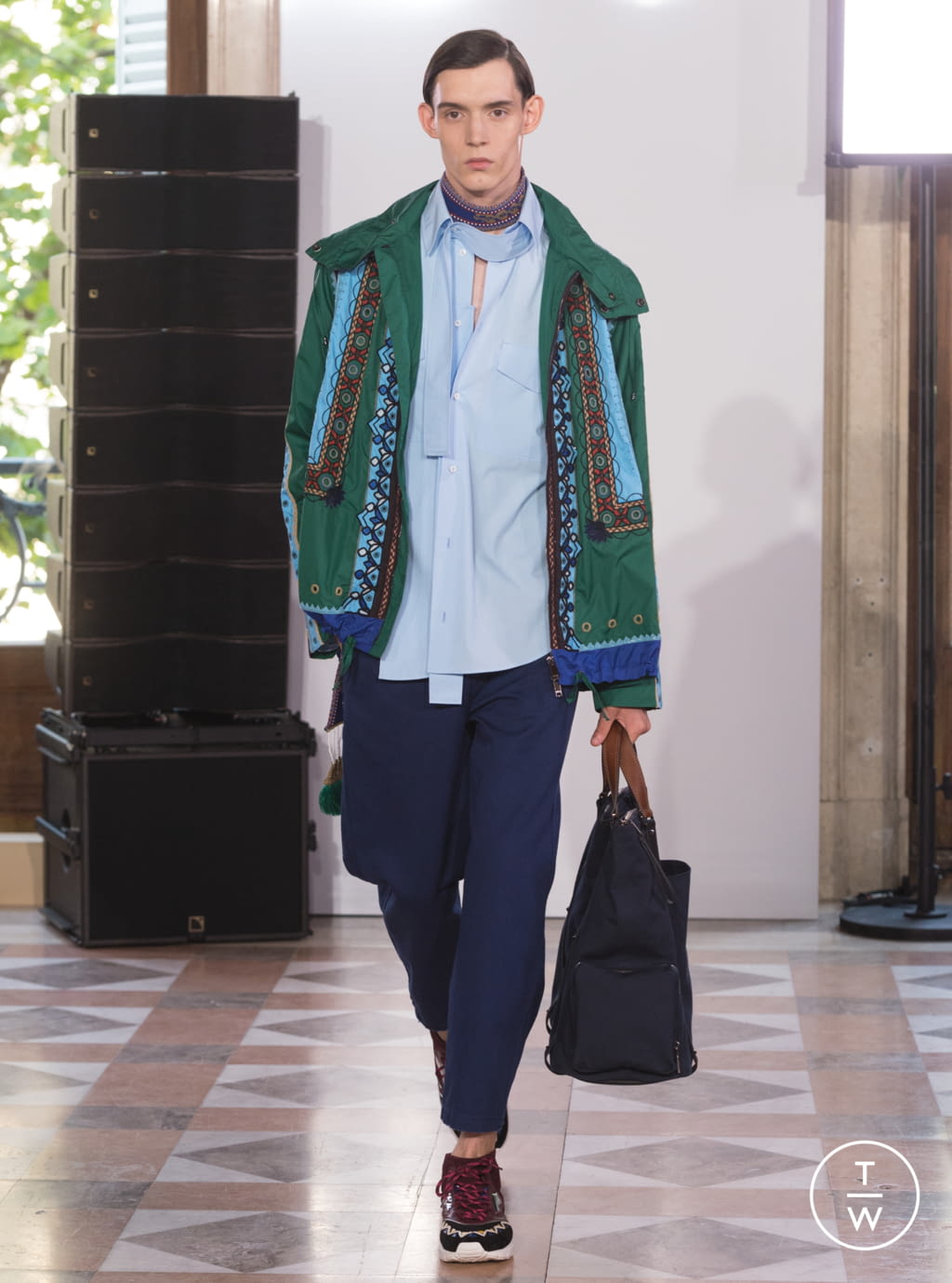 Fashion Week Paris Spring/Summer 2018 look 33 from the Valentino collection menswear