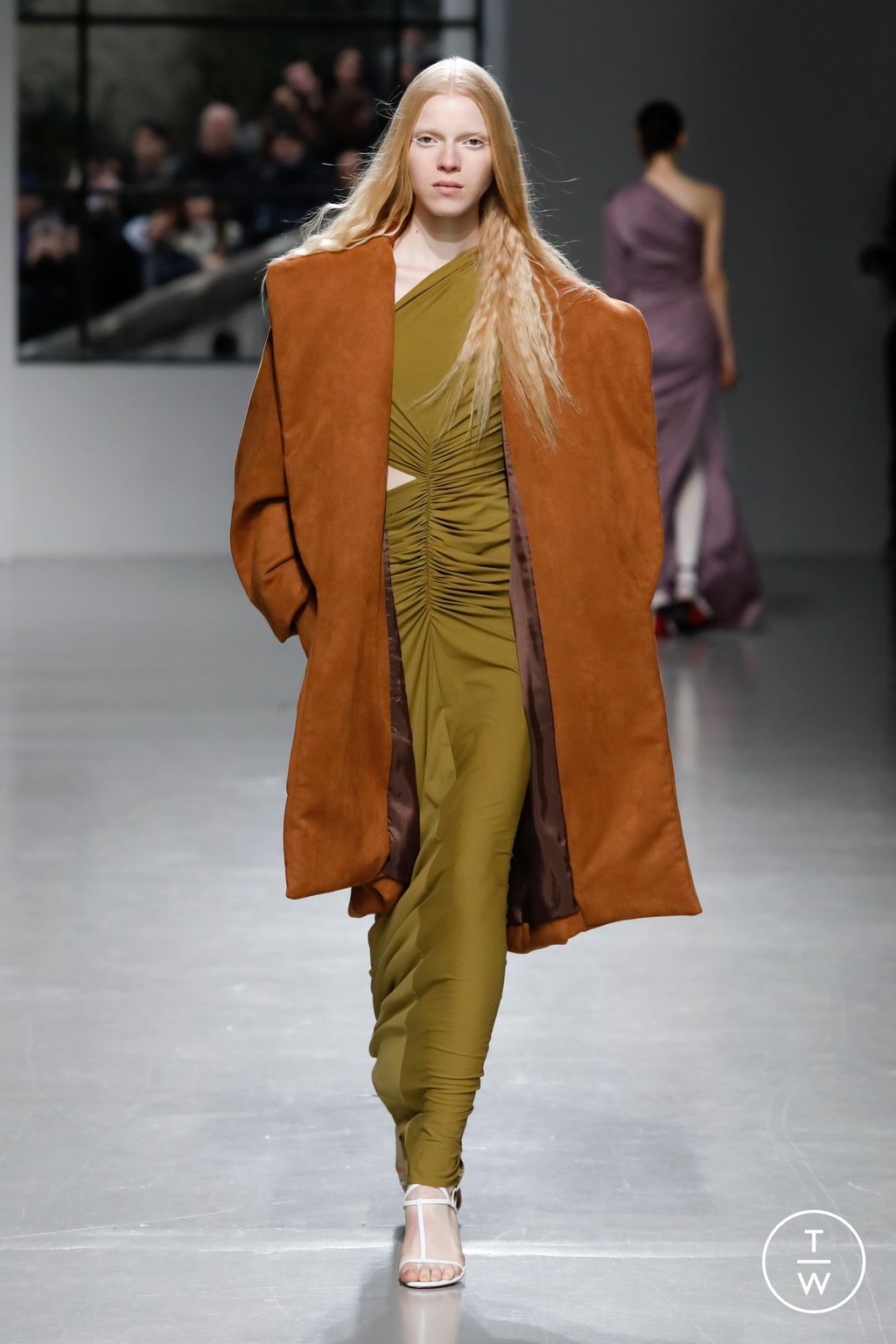 Fashion Week Paris Fall/Winter 2023 look 33 from the Atlein collection 女装