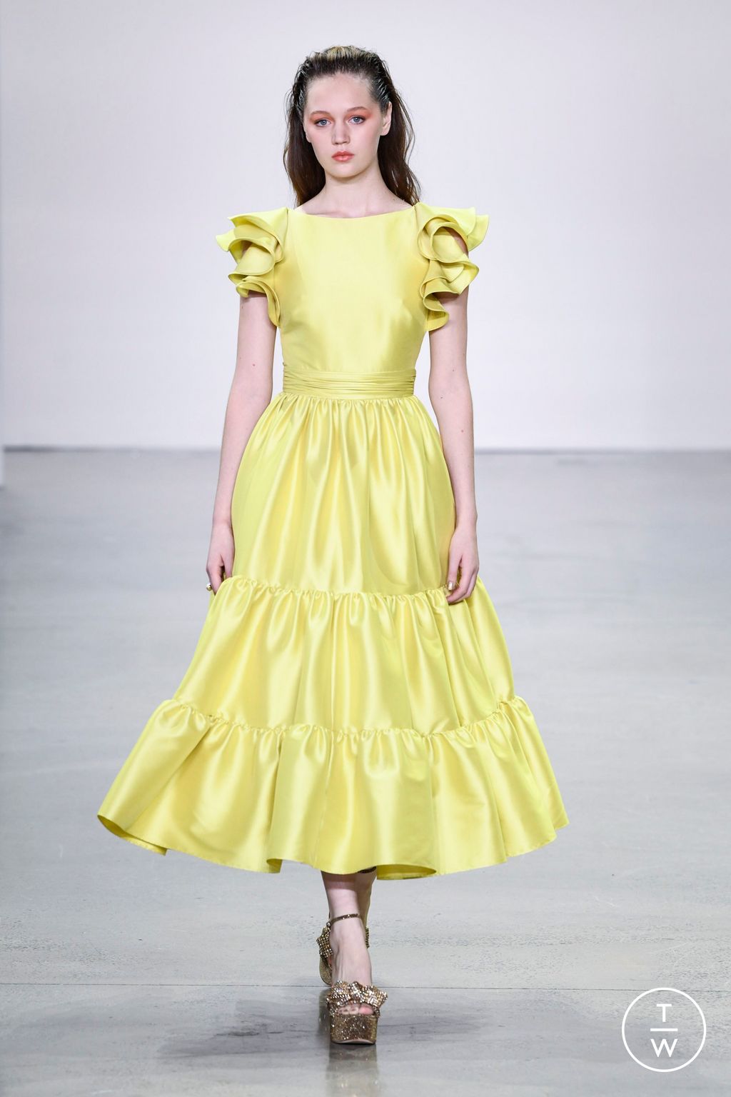 Fashion Week New York Spring/Summer 2023 look 19 from the Badgley Mischka collection womenswear