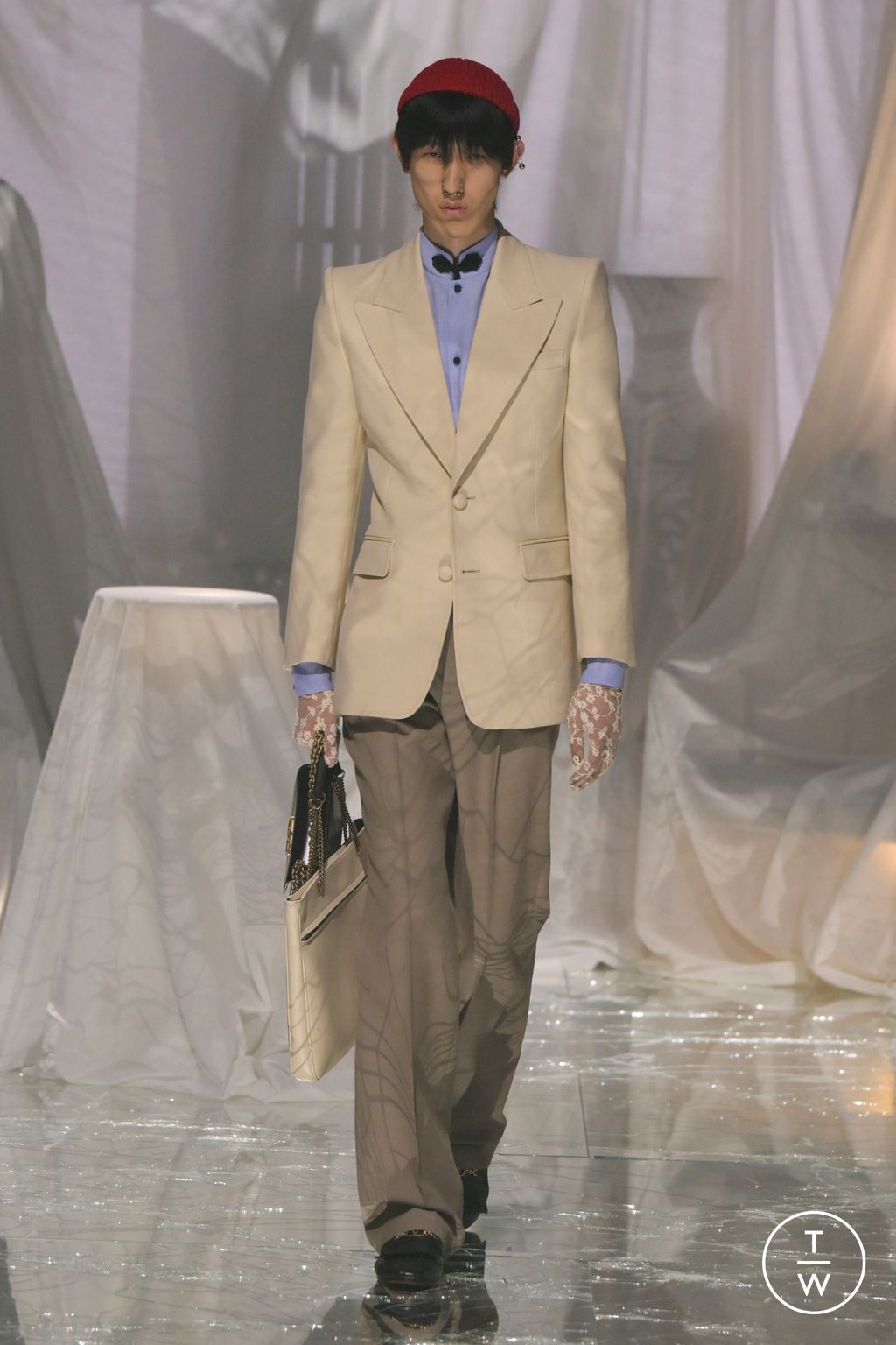 Fashion Week Paris Spring-Summer 2025 look 33 from the Valentino collection womenswear