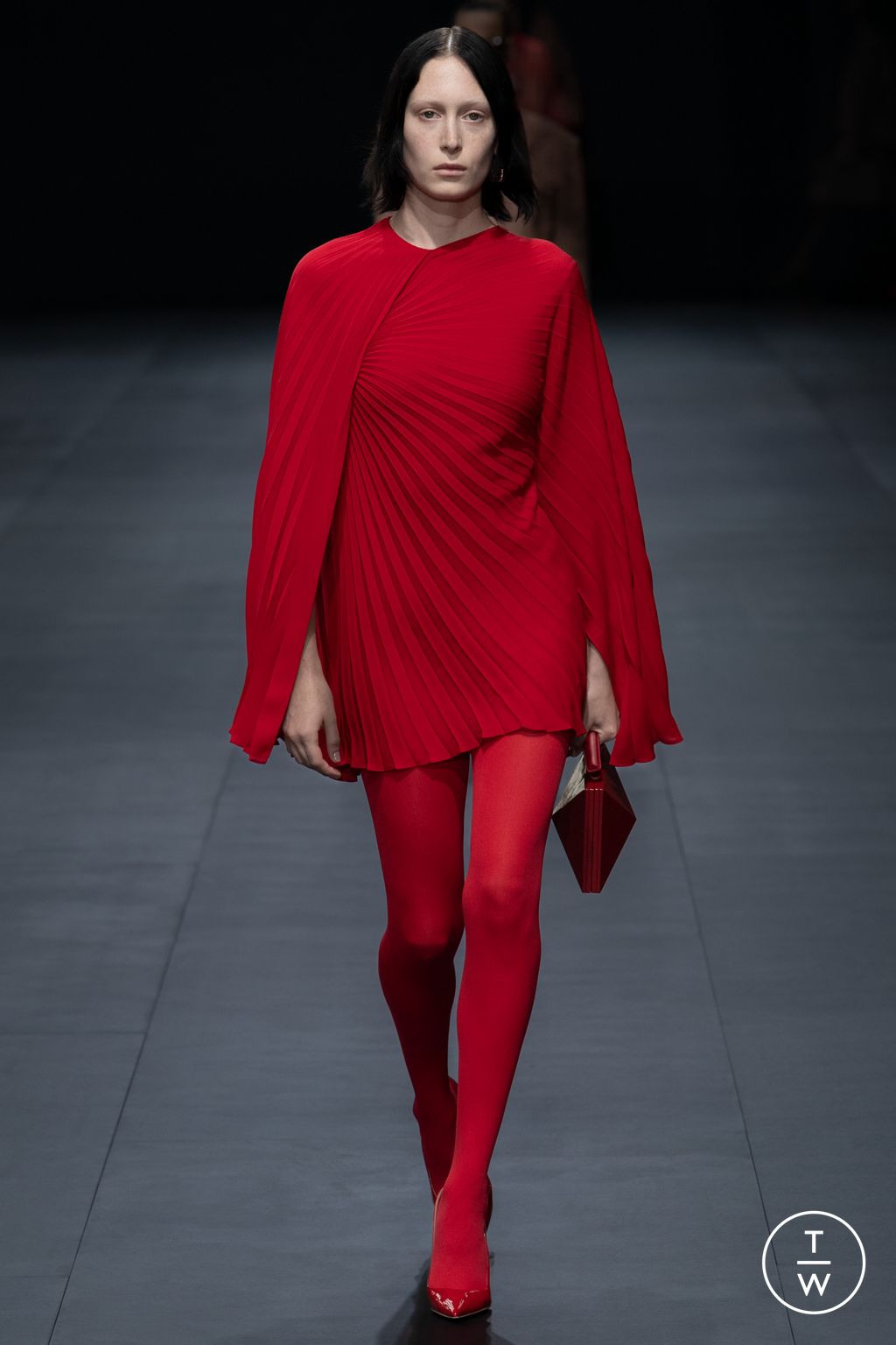 Fashion Week Paris Spring/Summer 2023 look 33 from the Valentino collection womenswear