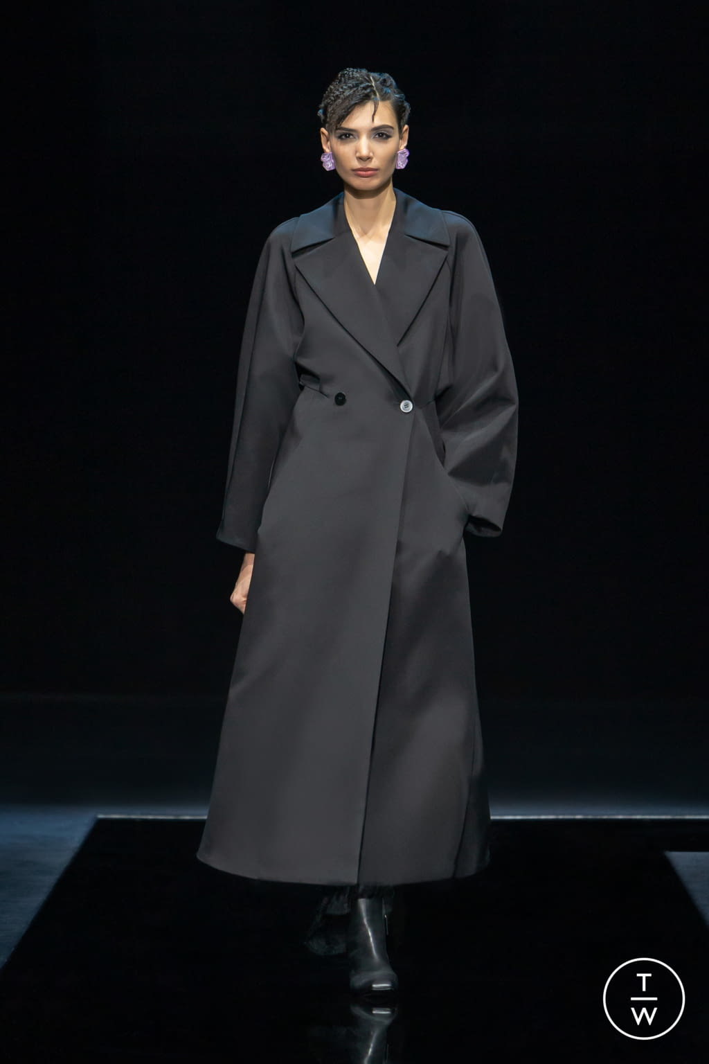 Fashion Week Milan Fall/Winter 2021 look 34 from the Giorgio Armani collection womenswear