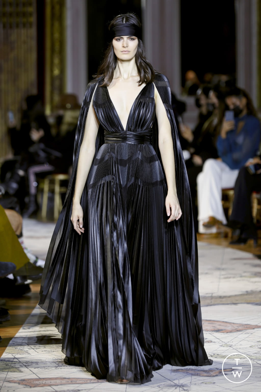 Fashion Week Paris Spring/Summer 2022 look 34 from the Zuhair Murad collection 高级定制