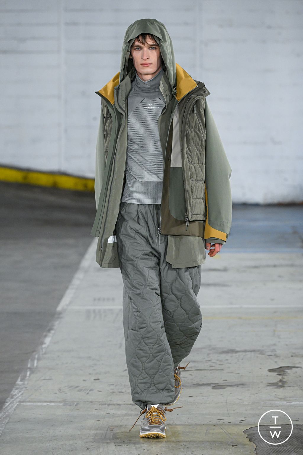Fashion Week Paris Fall/Winter 2026 look 34 from the White Mountaineering collection menswear