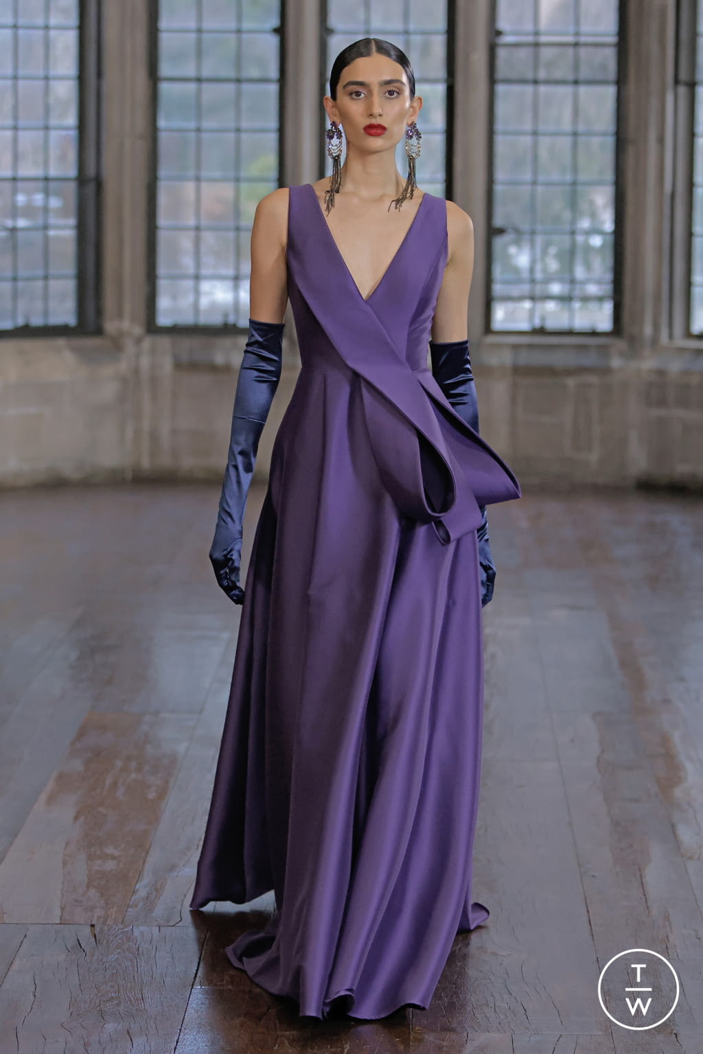 Fashion Week New York Fall/Winter 2022 look 34 from the Badgley Mischka collection womenswear