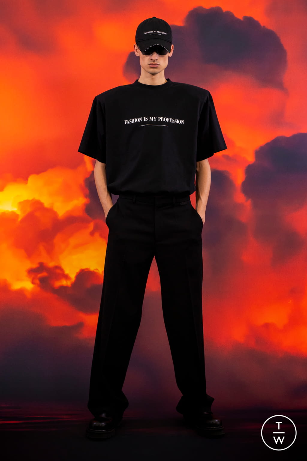 Fashion Week Paris Fall/Winter 2021 look 34 from the VETEMENTS collection 男装