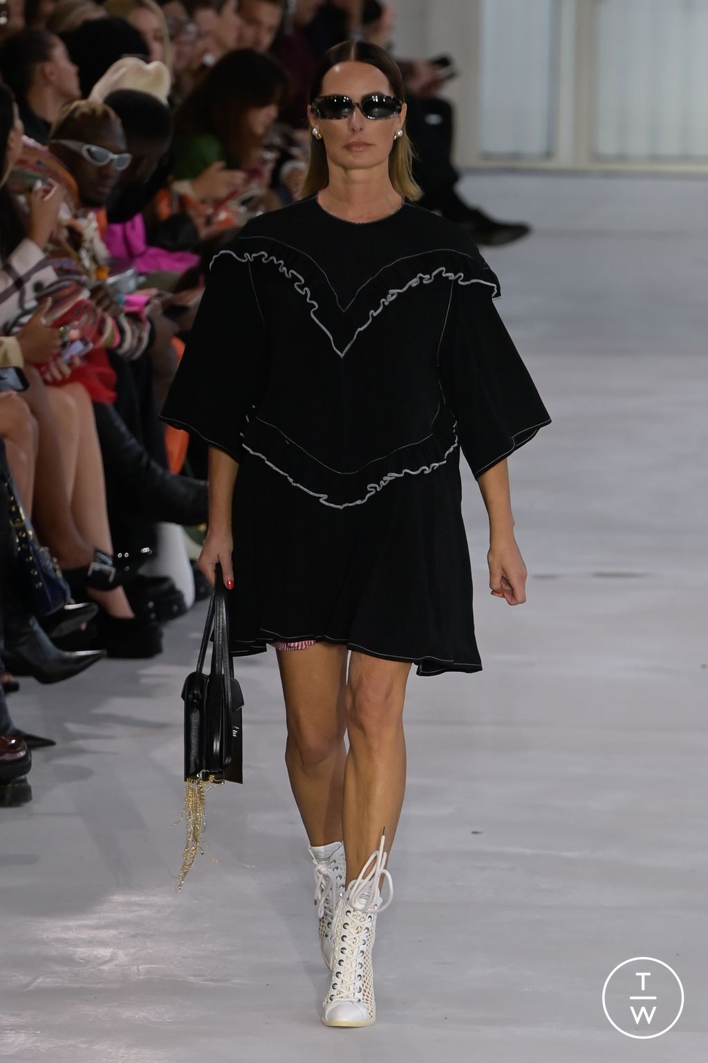Fashion Week Paris Spring/Summer 2023 look 20 from the Victoria/tomas collection 女装