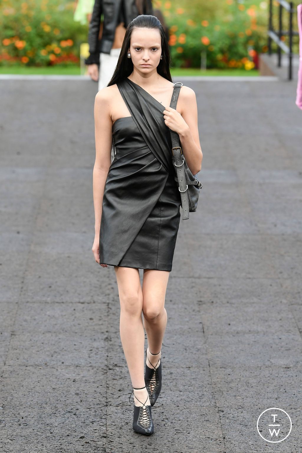Fashion Week Paris Spring/Summer 2023 look 14 from the Givenchy collection 女装