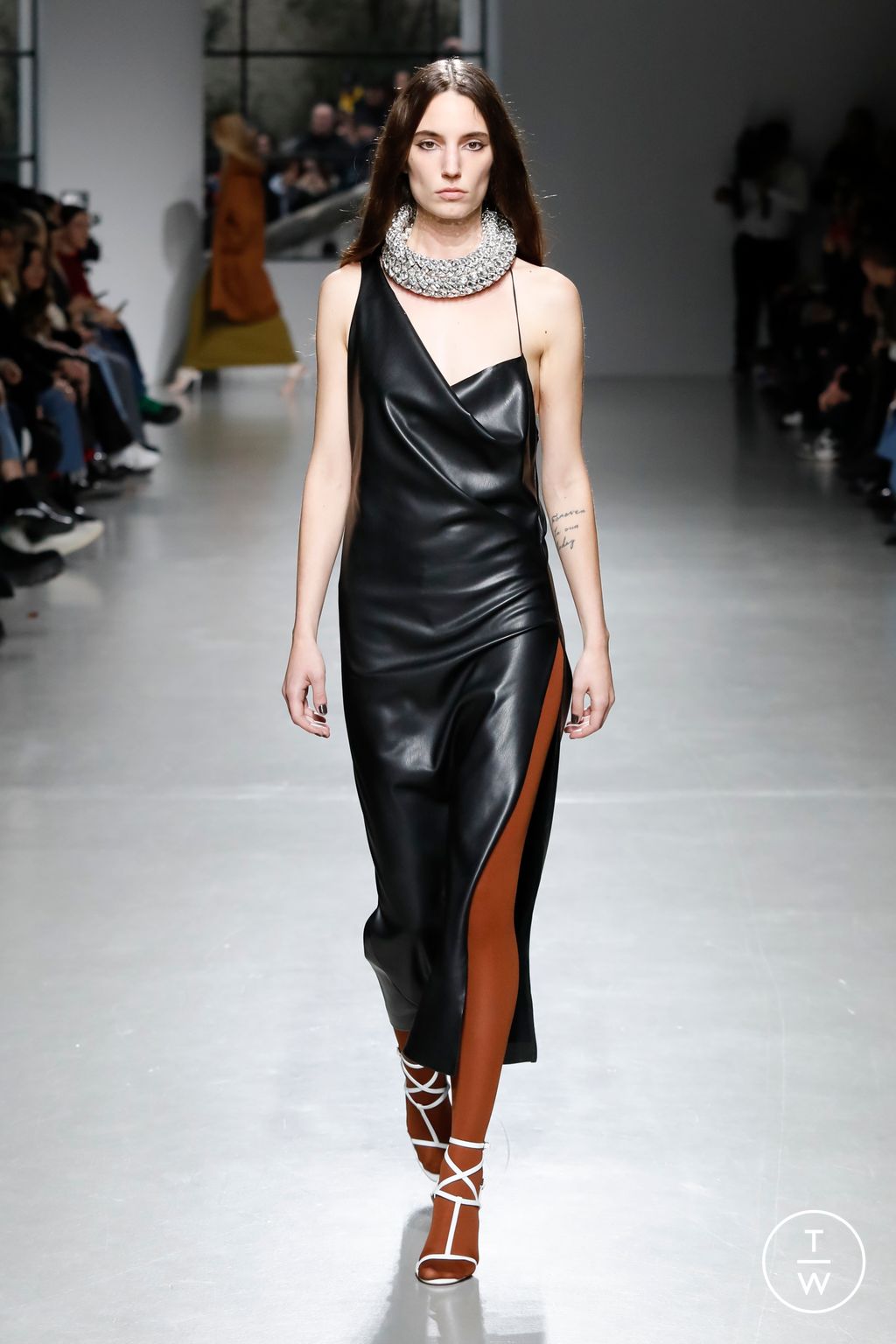 Fashion Week Paris Fall/Winter 2023 look 34 de la collection Atlein womenswear