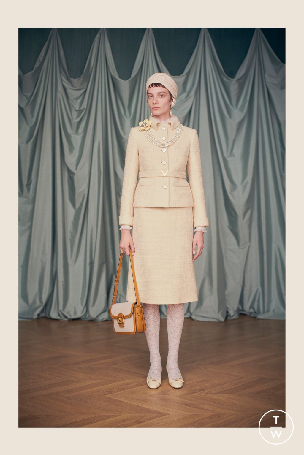 Fashion Week Paris Resort 2025 look 34 from the Valentino collection 女装