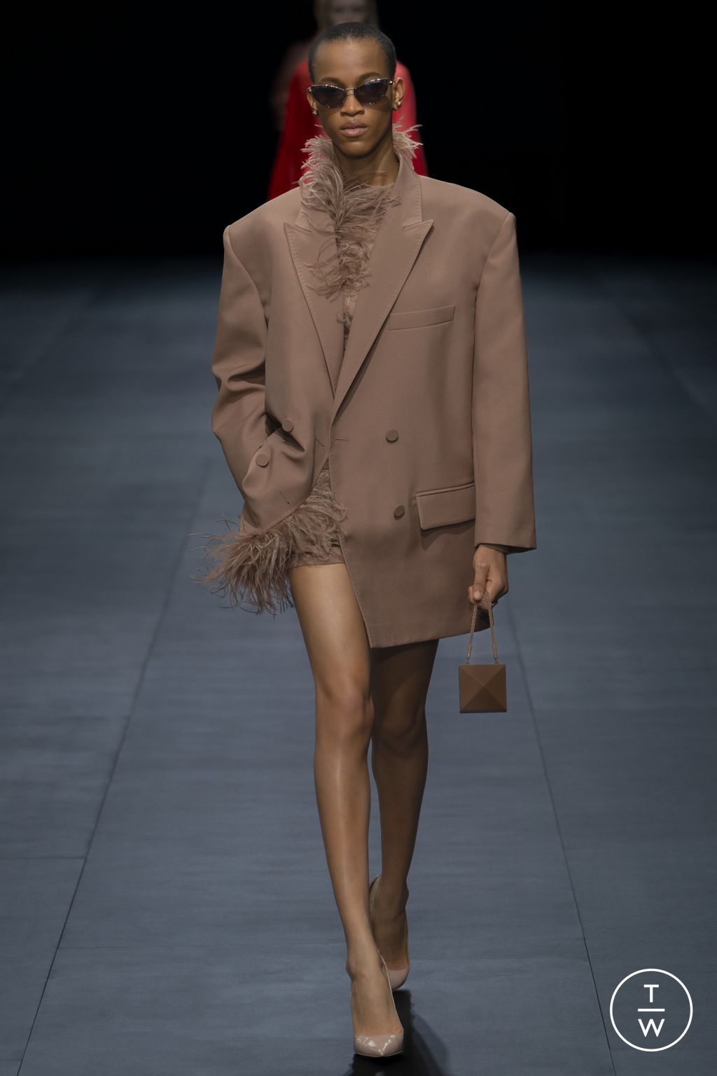 Fashion Week Paris Spring/Summer 2023 look 34 from the Valentino collection 女装