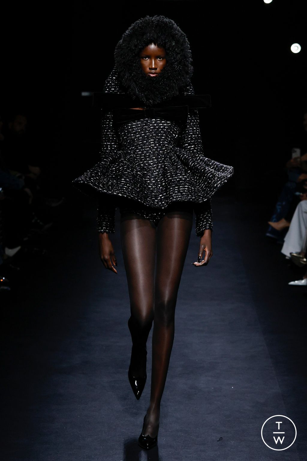 Fashion Week Paris Fall/Winter 2024 look 35 from the Nina Ricci collection 女装