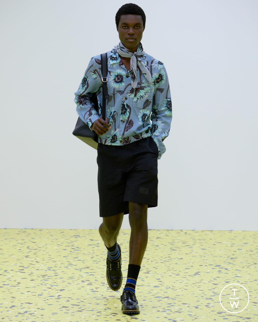 Fashion Week Paris Spring/Summer 2022 look 35 from the Paul Smith collection menswear