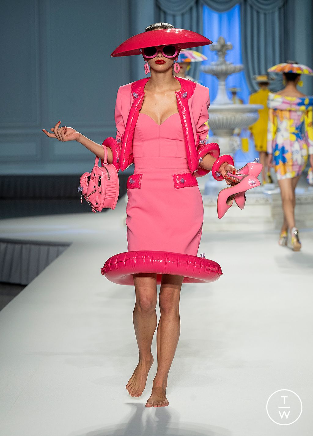 Fashion Week Milan Spring/Summer 2023 look 35 from the Moschino collection womenswear