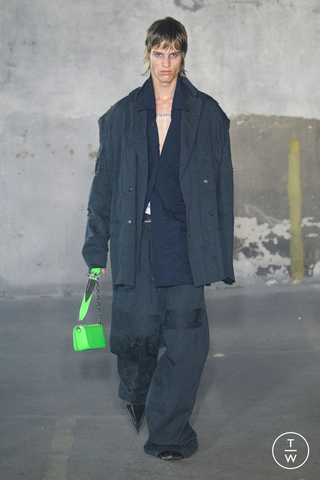 Fashion Week Paris Fall/Winter 2023 look 35 from the Sankuanz collection menswear