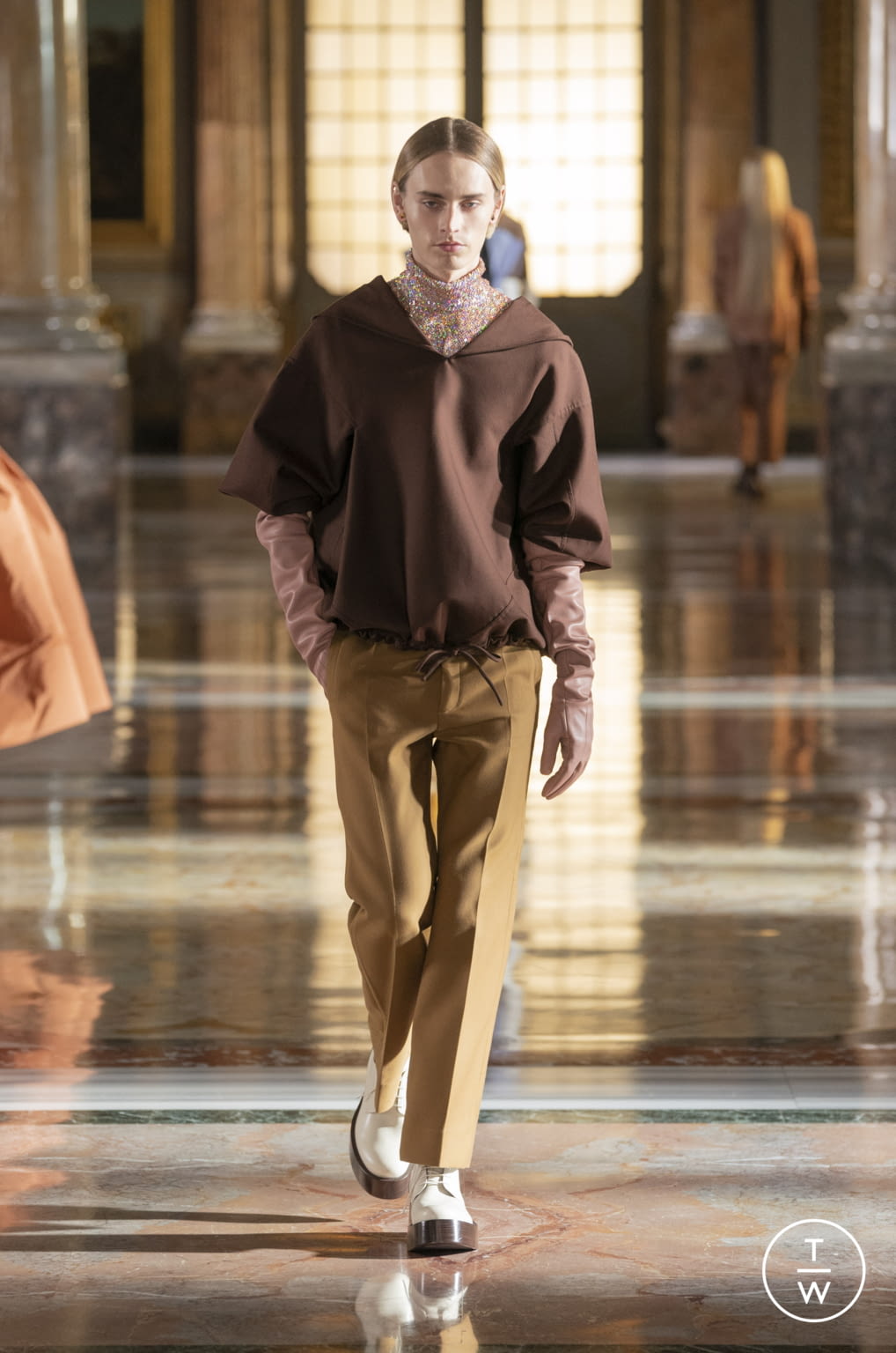 Fashion Week Paris Spring/Summer 2021 look 35 from the Valentino collection couture