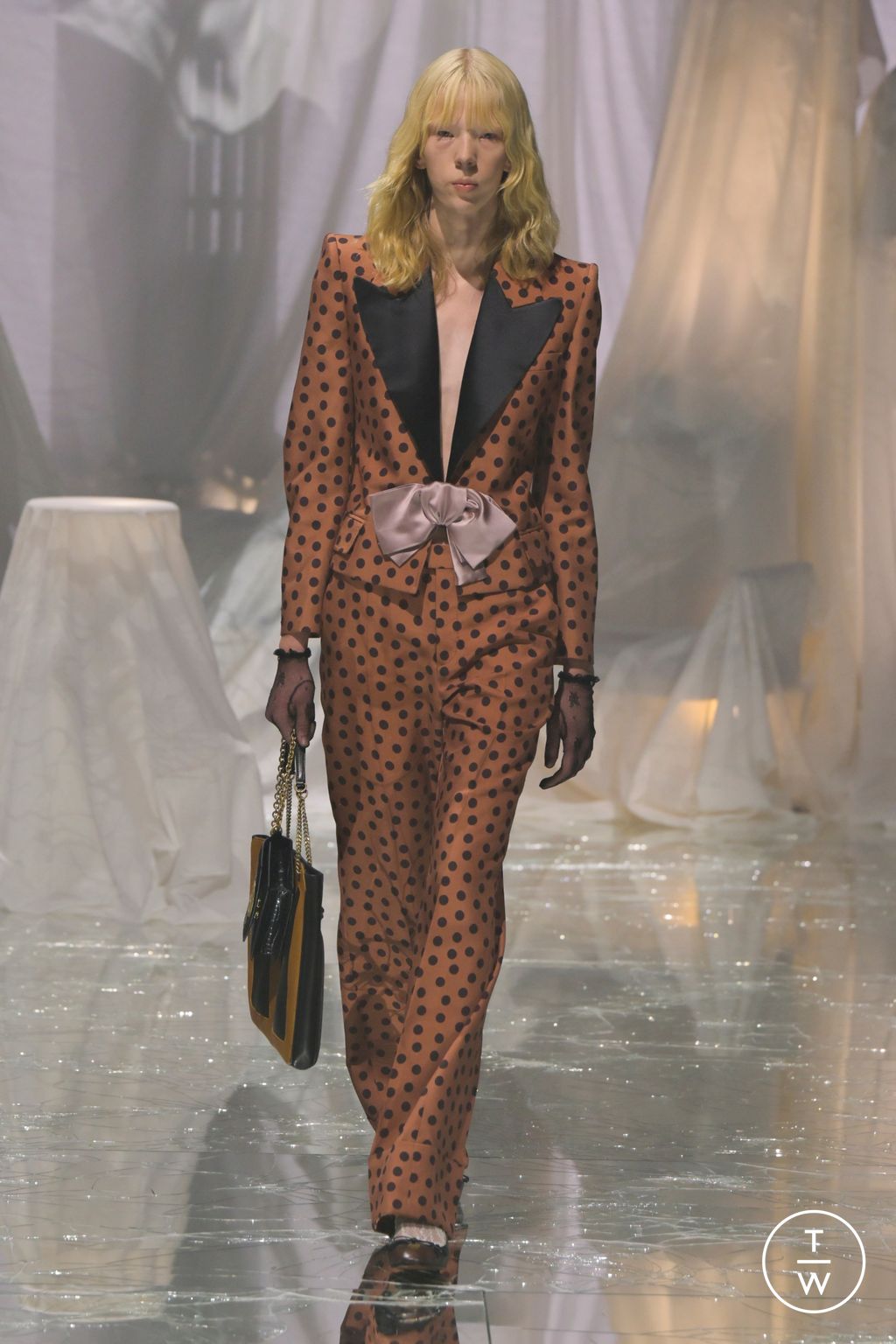 Fashion Week Paris Spring/Summer 2025 look 35 from the Valentino collection womenswear