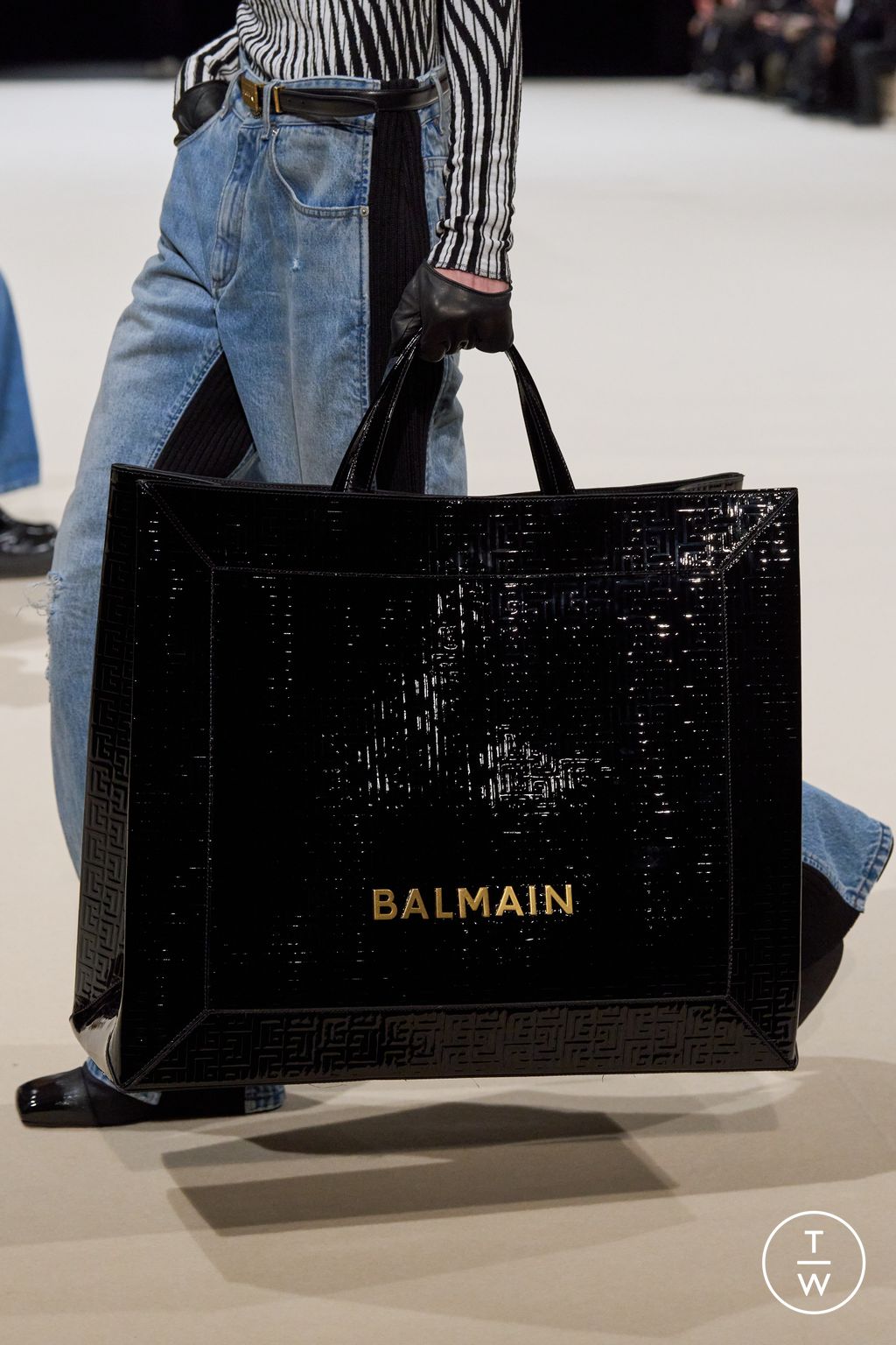 Fashion Week Paris Fall/Winter 2024 look 3 from the Balmain collection menswear accessories