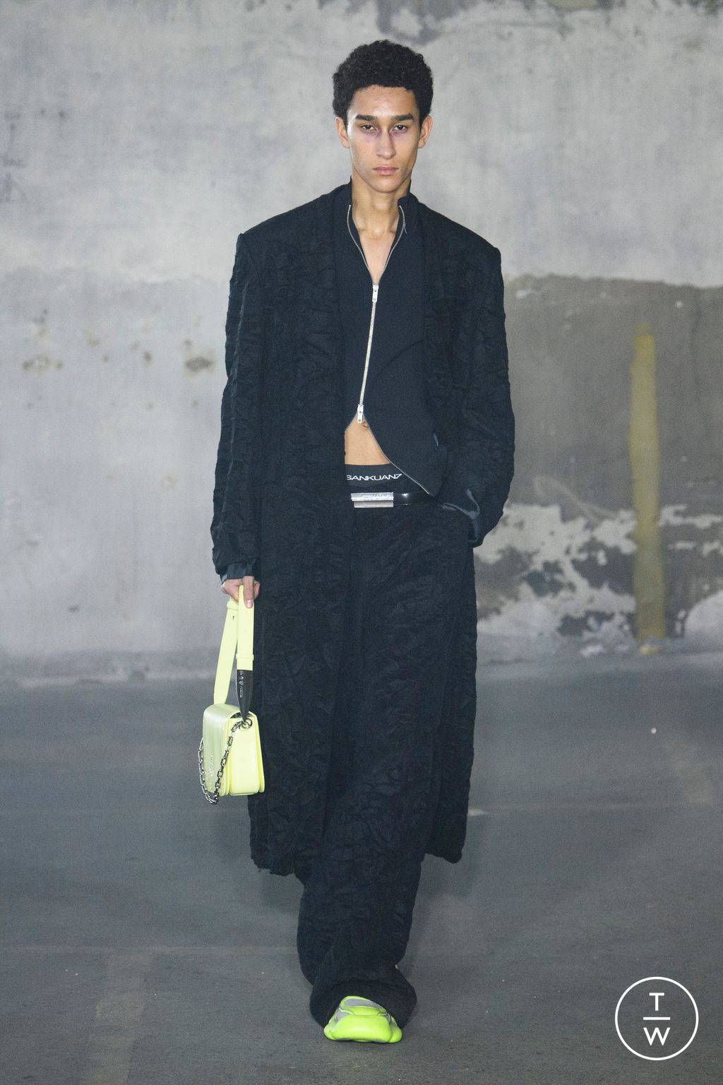 Fashion Week Paris Fall/Winter 2023 look 36 from the Sankuanz collection 男装