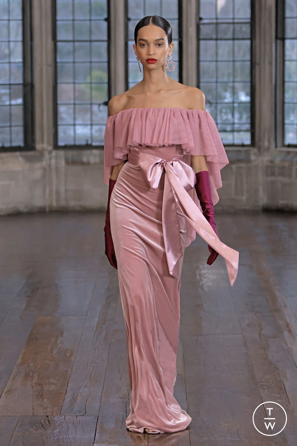 Fashion Week New York Fall/Winter 2022 look 36 from the Badgley Mischka collection womenswear