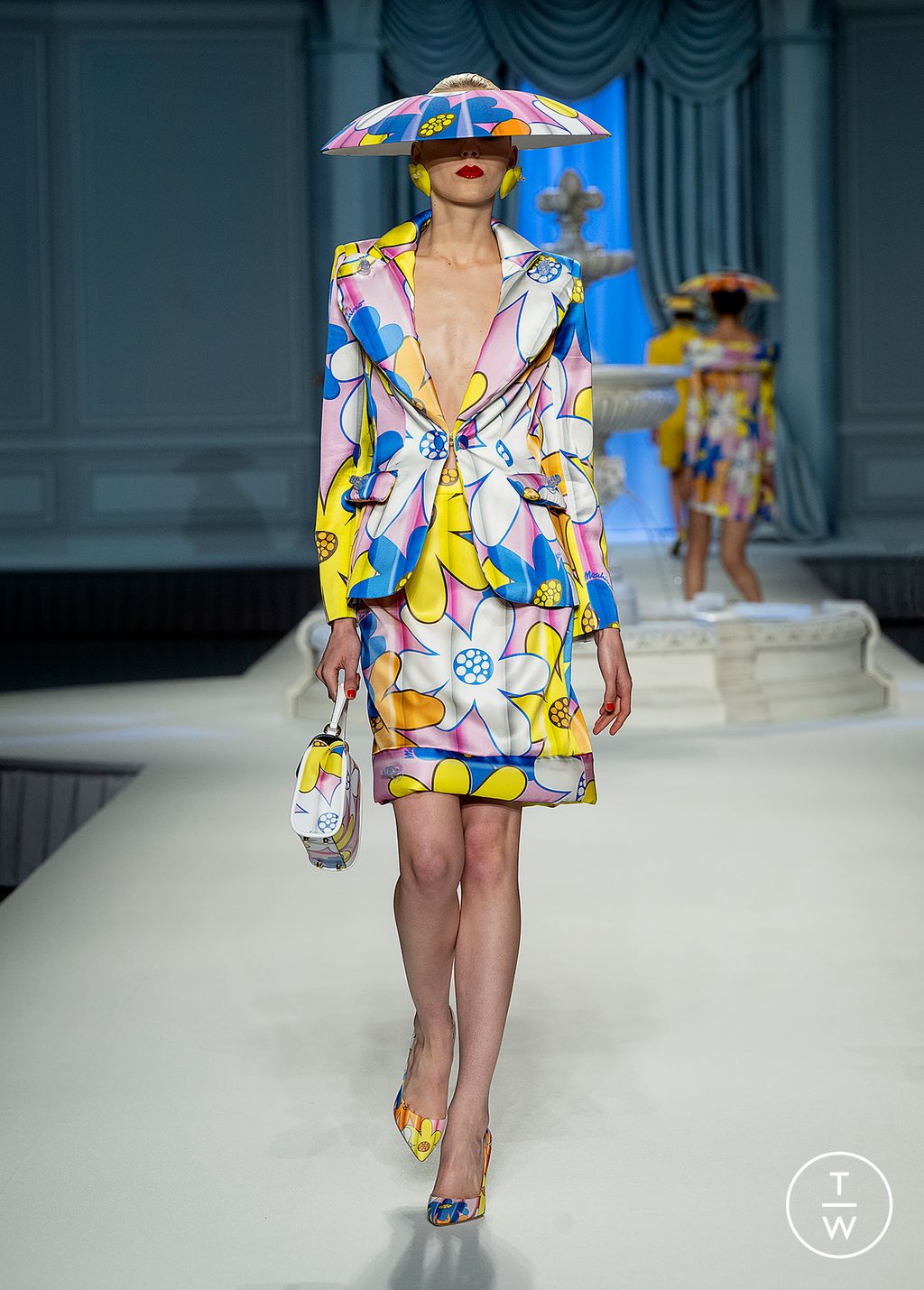 Fashion Week Milan Spring/Summer 2023 look 36 from the Moschino collection 女装
