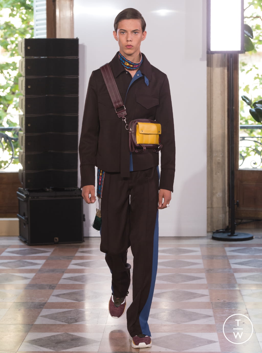 Fashion Week Paris Spring/Summer 2018 look 36 from the Valentino collection 男装