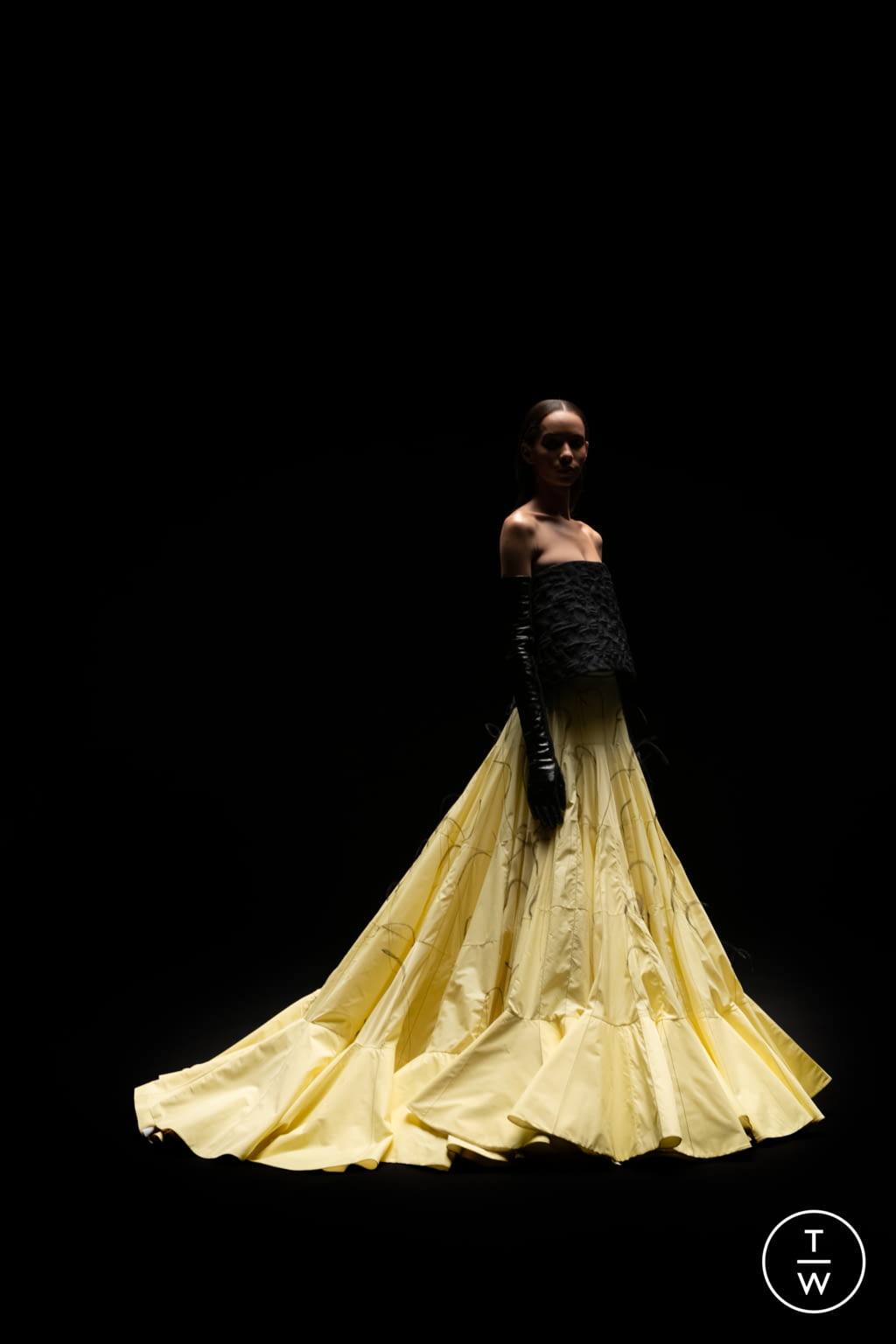 Fashion Week Paris Spring/Summer 2022 look 36 de la collection Maison Rabih Kayrouz couture