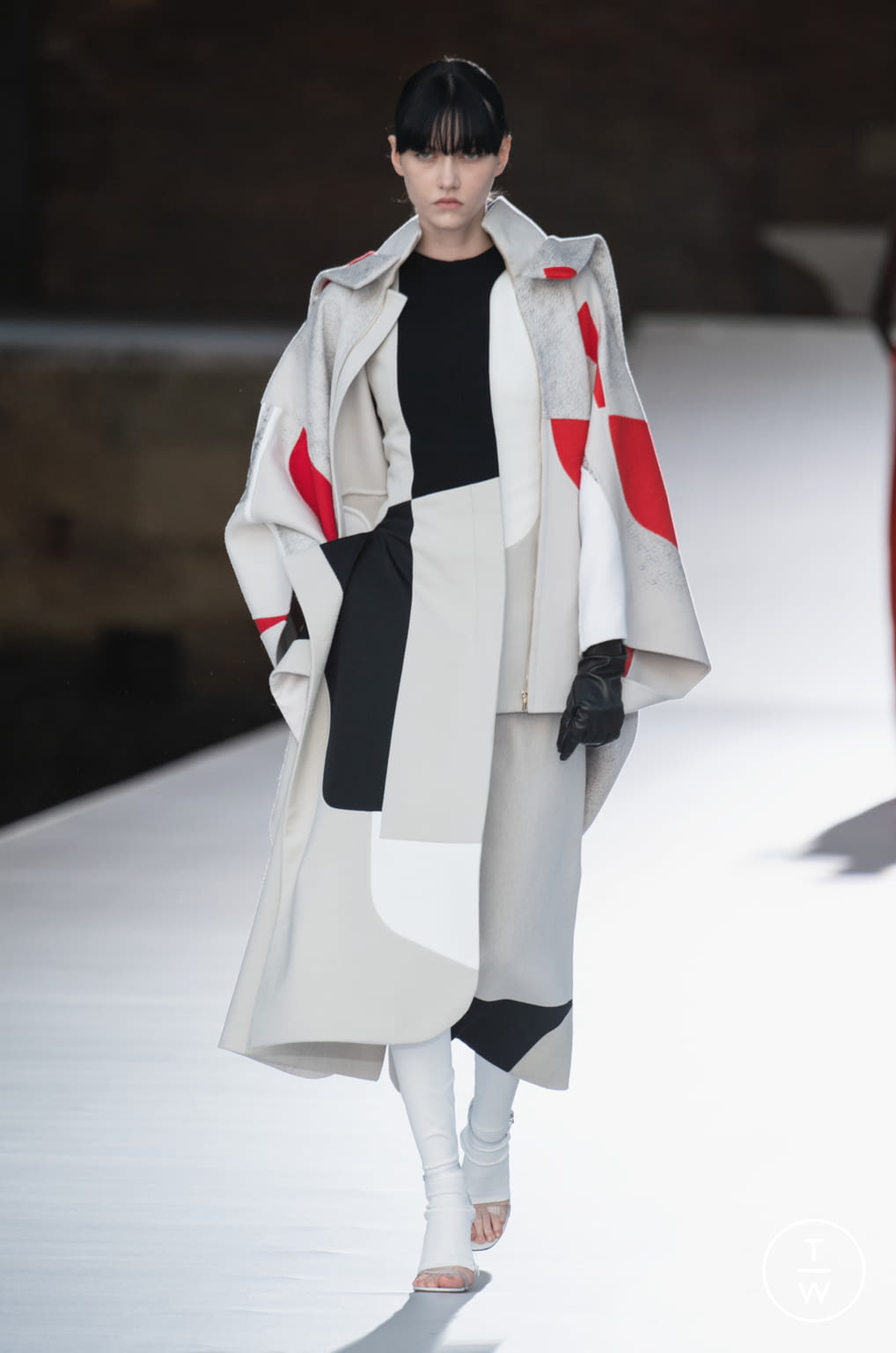 Fashion Week Paris Fall/Winter 2021 look 36 from the Valentino collection 高级定制