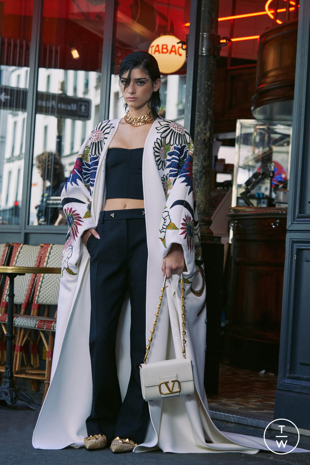 Fashion Week Paris Resort 2022 look 75 from the Valentino collection 女装