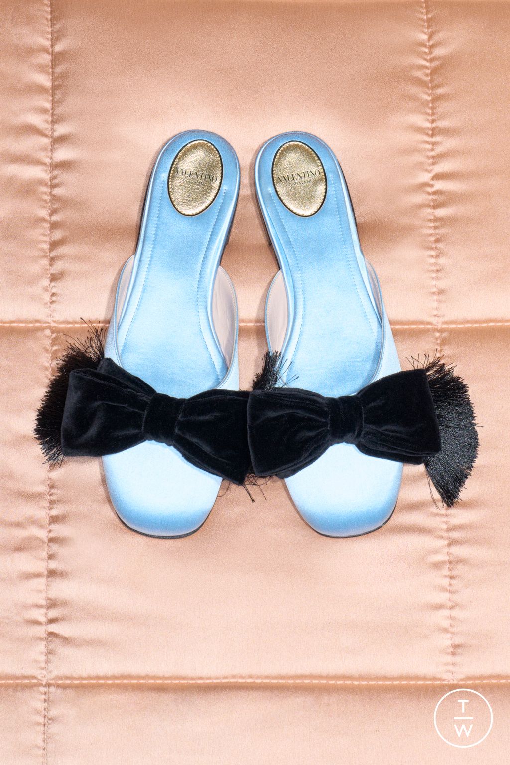 Fashion Week Paris Resort 2026 look 30 from the Valentino collection womenswear accessories