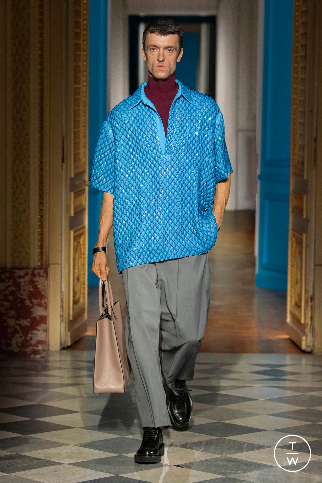 Fashion Week Paris Fall/Winter 2024 look 36 from the Valentino collection 男装