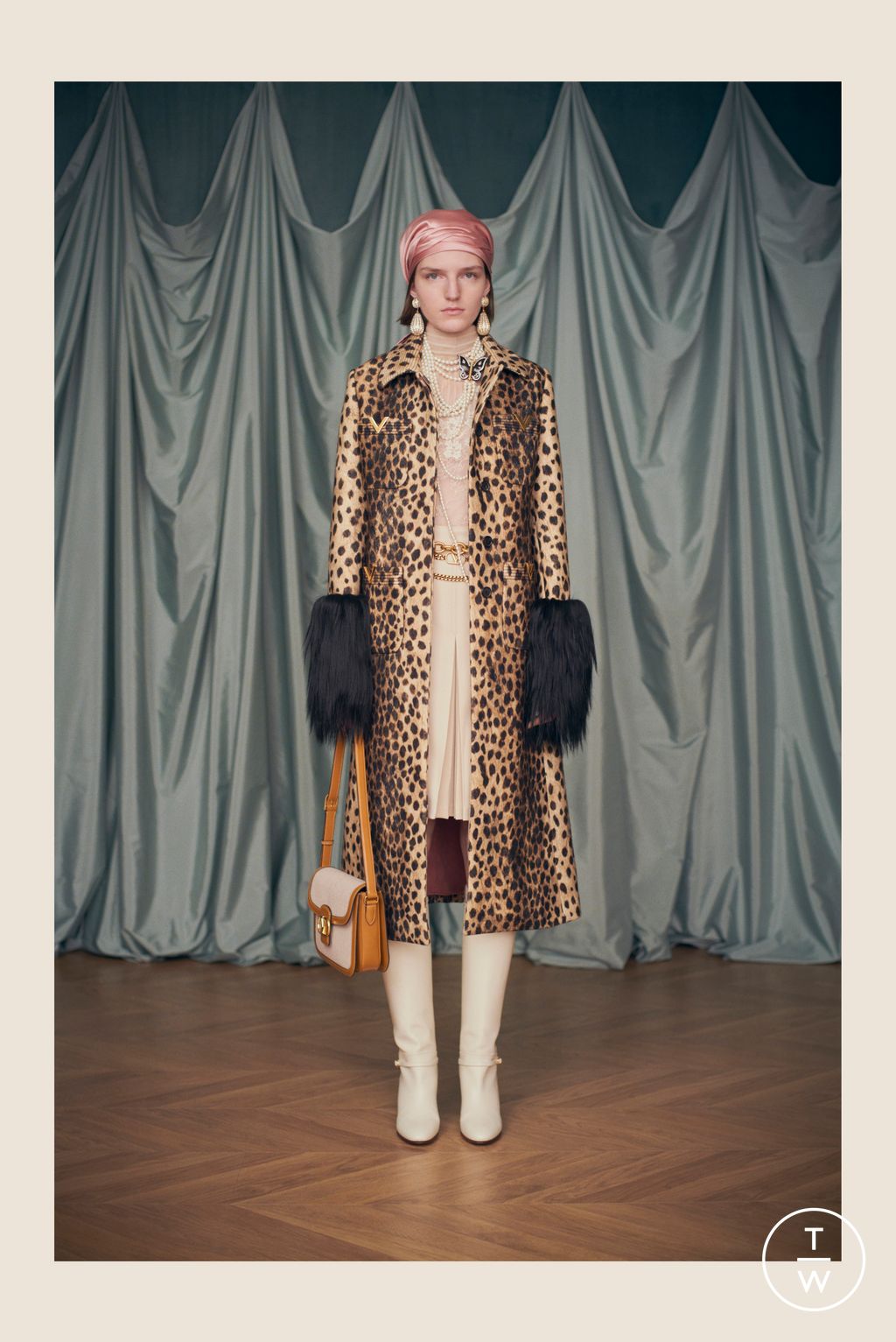 Fashion Week Paris Resort 2025 look 36 from the Valentino collection womenswear