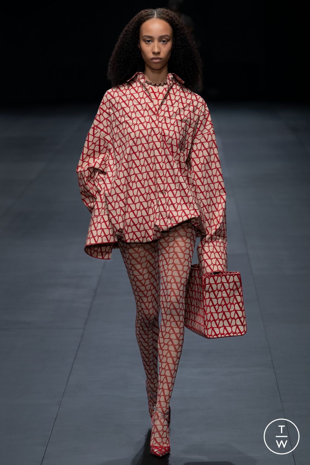 Fashion Week Paris Spring/Summer 2023 look 36 from the Valentino collection womenswear