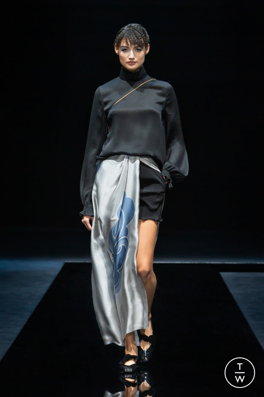 Fashion Week Milan Fall/Winter 2021 look 37 from the Giorgio Armani collection 女装