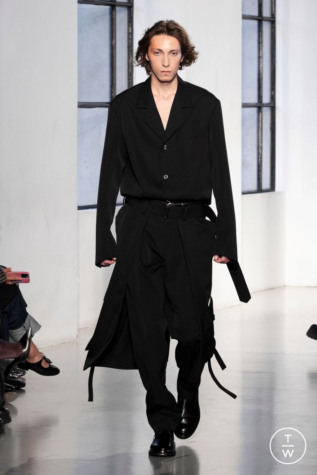 Fashion Week Paris Spring/Summer 2025 look 37 from the Ujoh collection 女装
