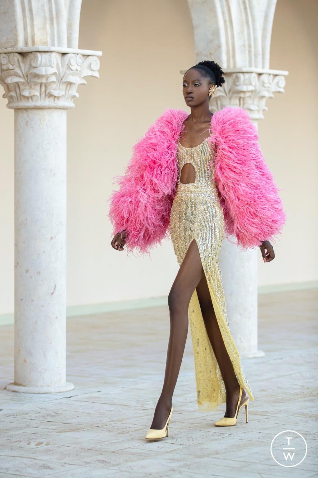 Fashion Week Paris Fall/Winter 2021 look 37 from the Georges Hobeika collection 高级定制