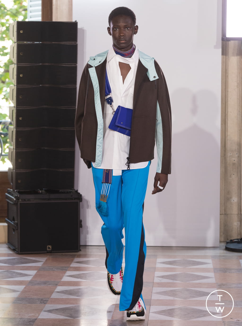 Fashion Week Paris Spring/Summer 2018 look 37 from the Valentino collection 男装