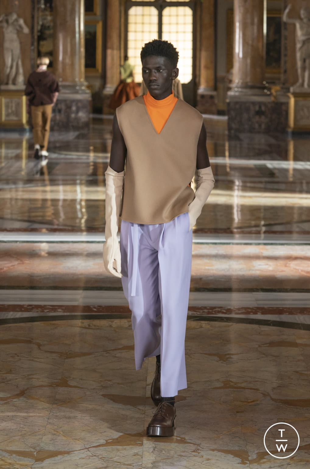 Fashion Week Paris Spring/Summer 2021 look 37 from the Valentino collection couture