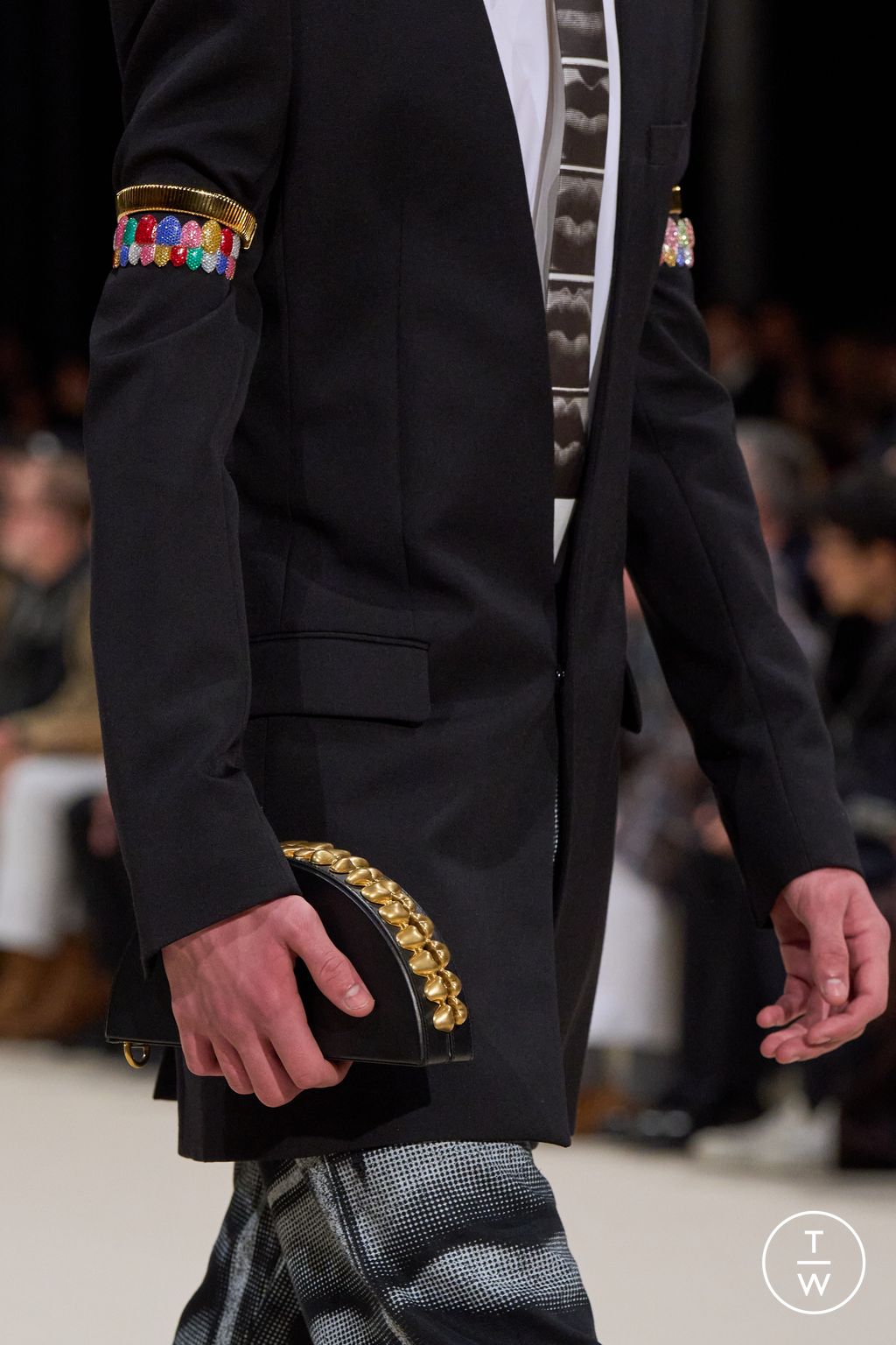 Fashion Week Paris Fall/Winter 2024 look 4 from the Balmain collection menswear accessories