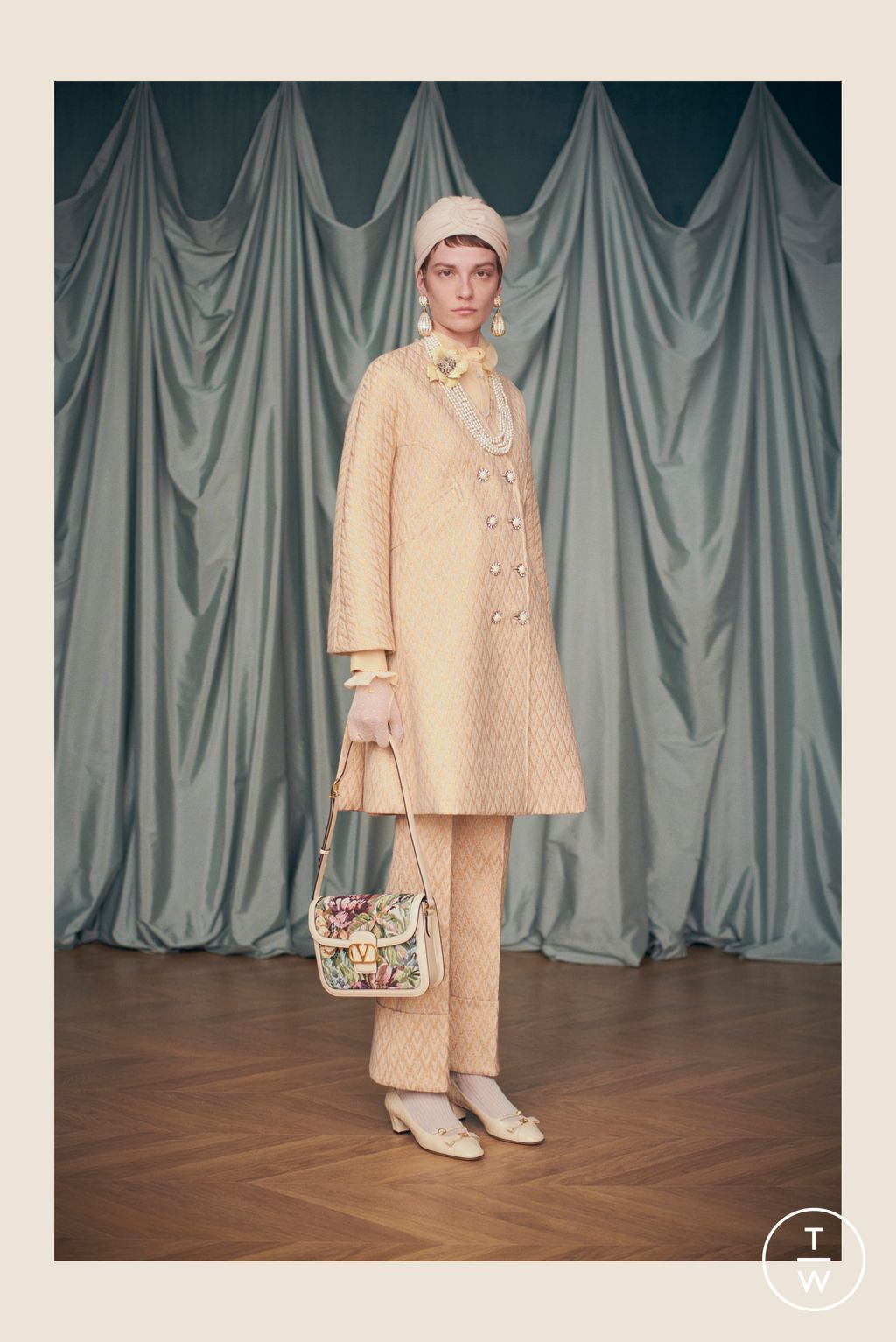 Fashion Week Paris Resort 2025 look 37 from the Valentino collection womenswear
