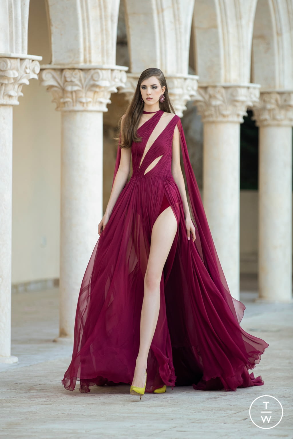 Fashion Week Paris Fall/Winter 2021 look 38 de la collection Georges Hobeika couture