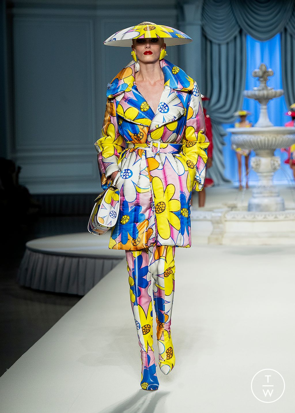 Fashion Week Milan Spring/Summer 2023 look 38 from the Moschino collection 女装