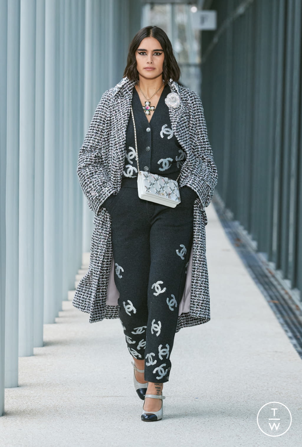 Fashion Week Paris Pre-Fall 2022 look 38 from the Chanel collection womenswear