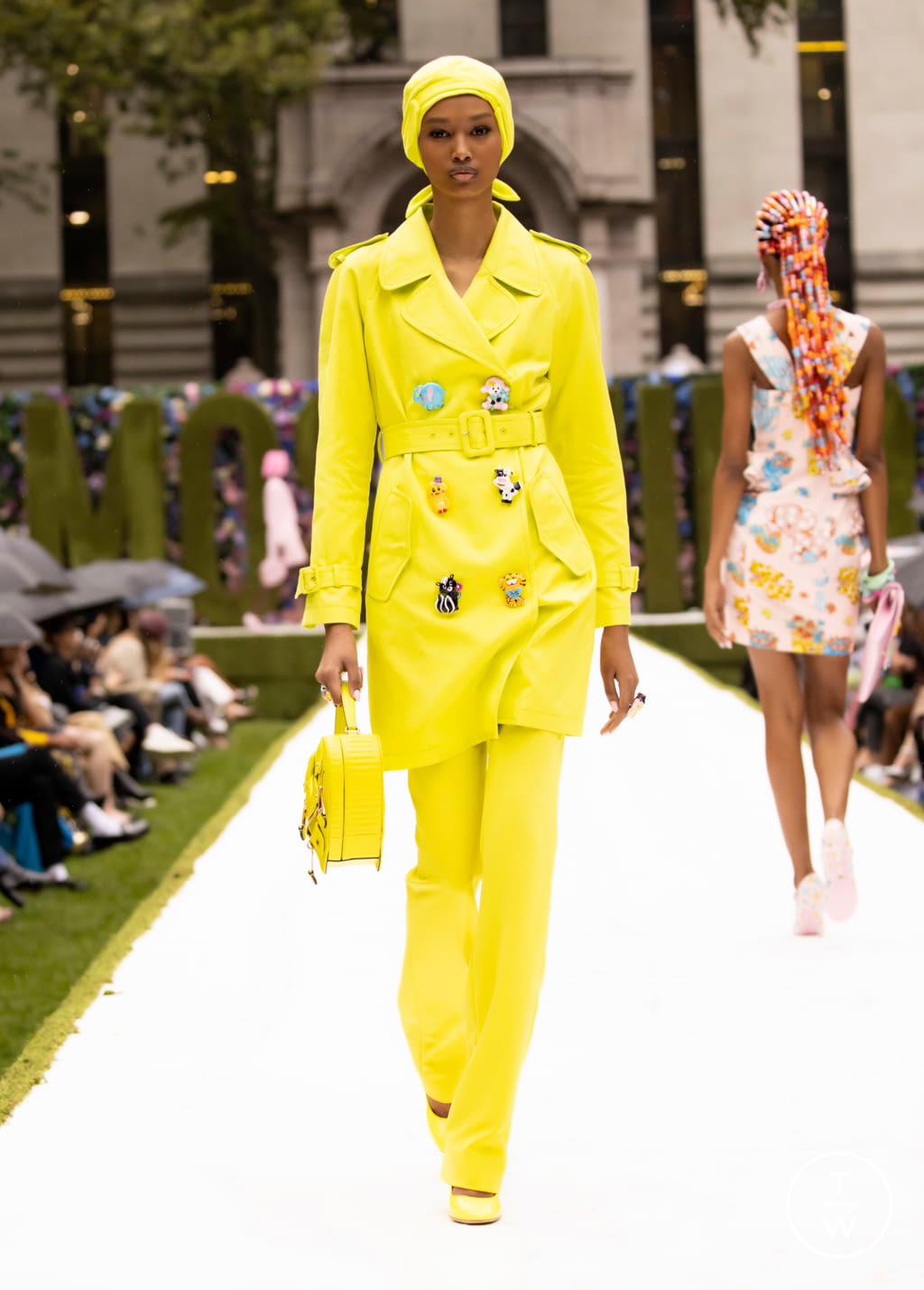 Fashion Week New York Spring/Summer 2022 look 38 from the Moschino collection womenswear