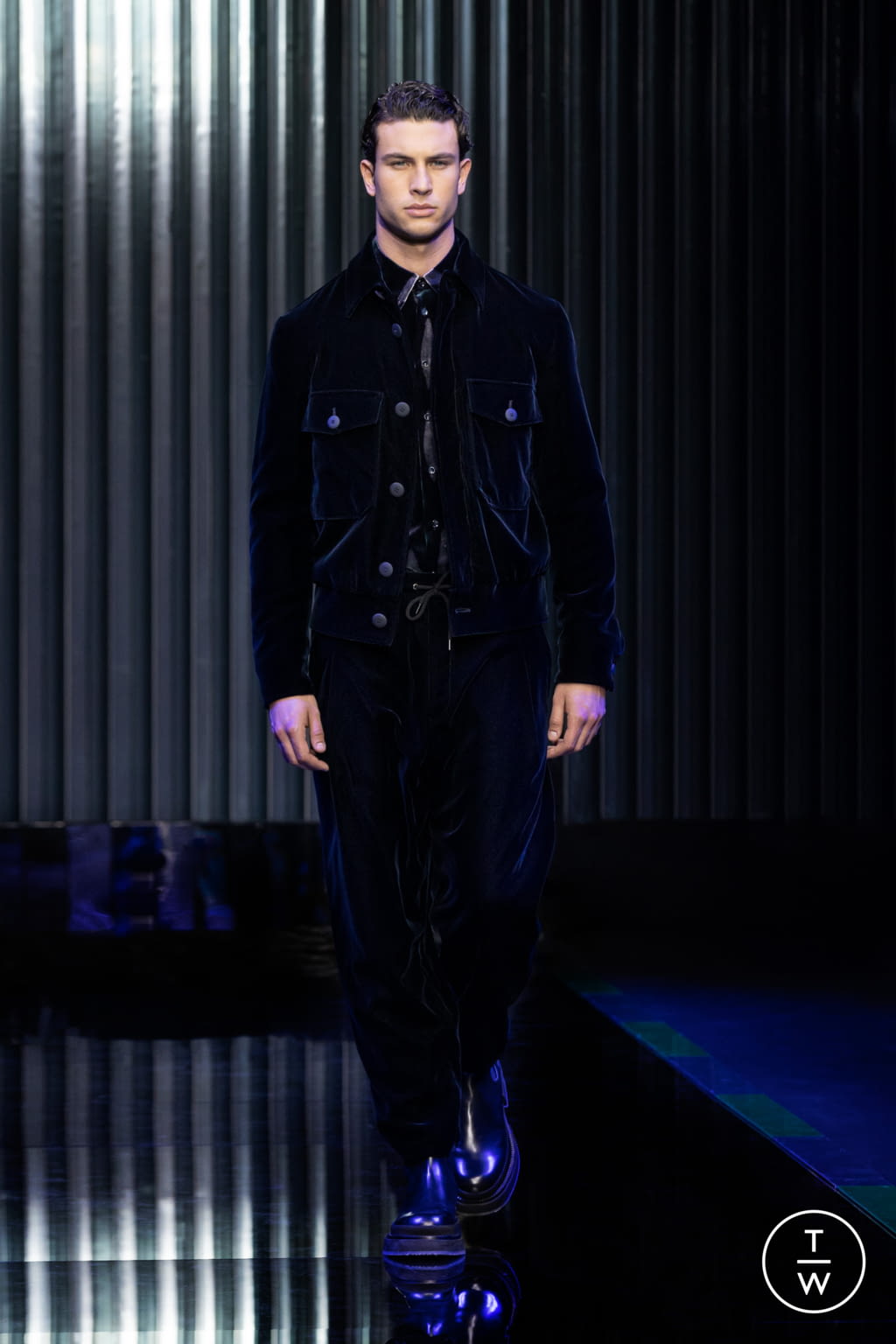 Fashion Week Milan Fall/Winter 2022 look 38 from the Giorgio Armani collection 女装