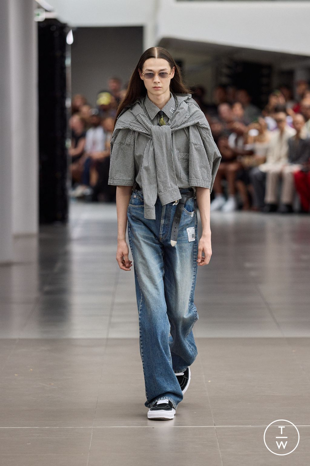 Fashion Week Paris Spring/Summer 2026 look 38 de la collection Maison Mihara Yasuhiro menswear