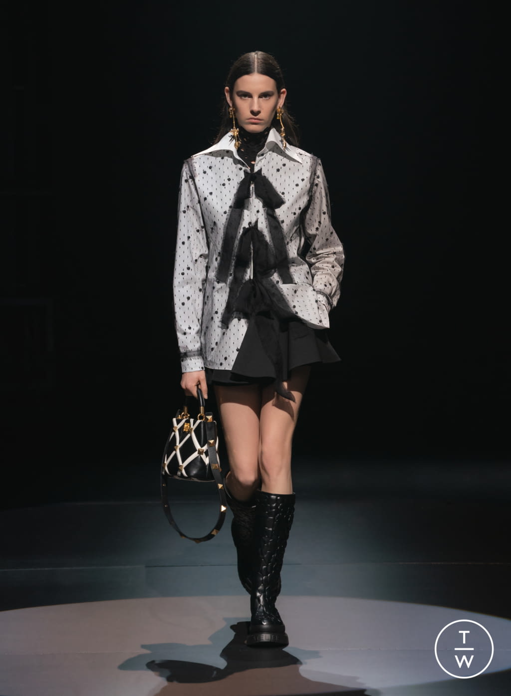 Fashion Week Milan Fall/Winter 2021 look 38 from the Valentino collection womenswear