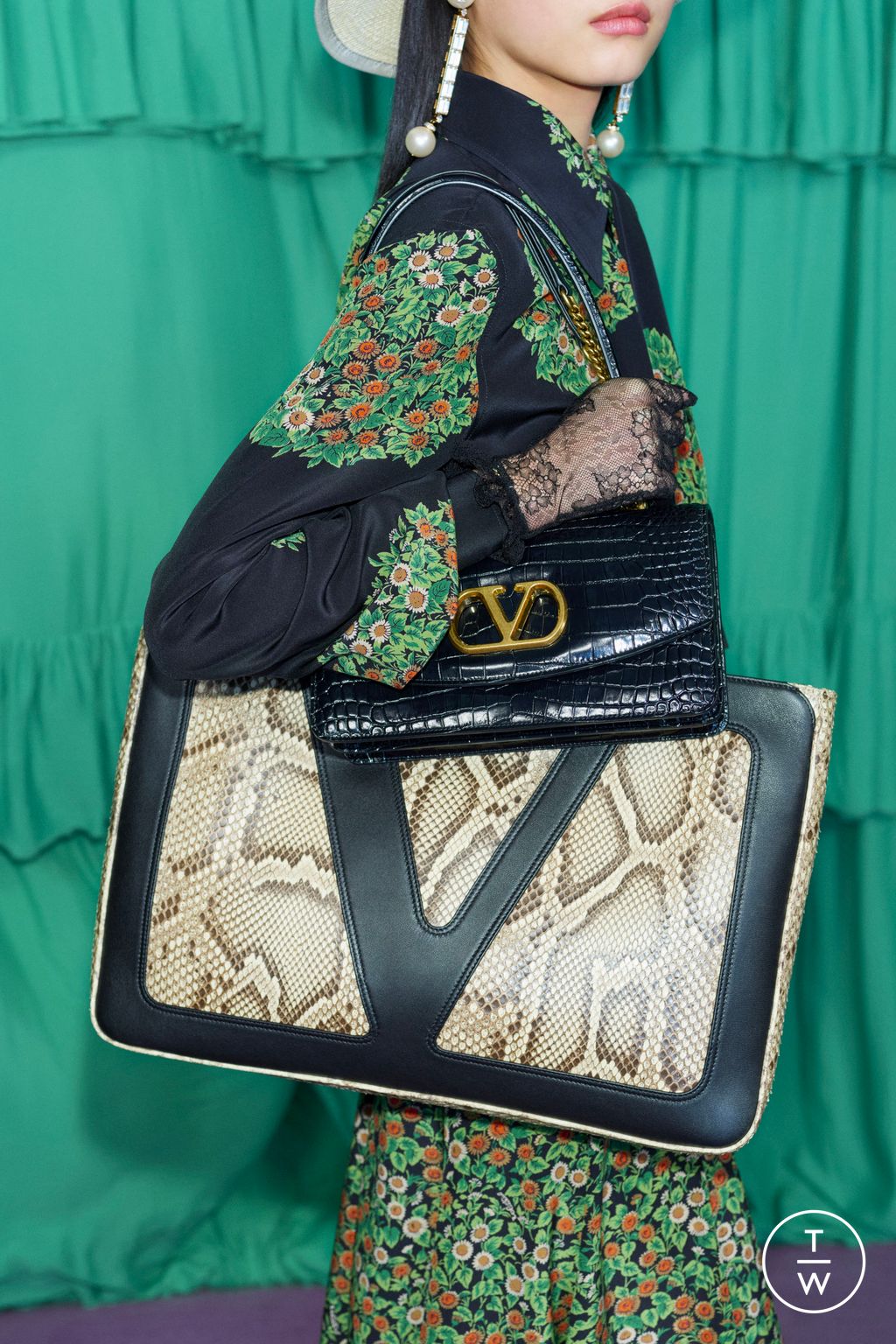 Fashion Week Paris Pre-Fall 2025 look 76 from the Valentino collection womenswear