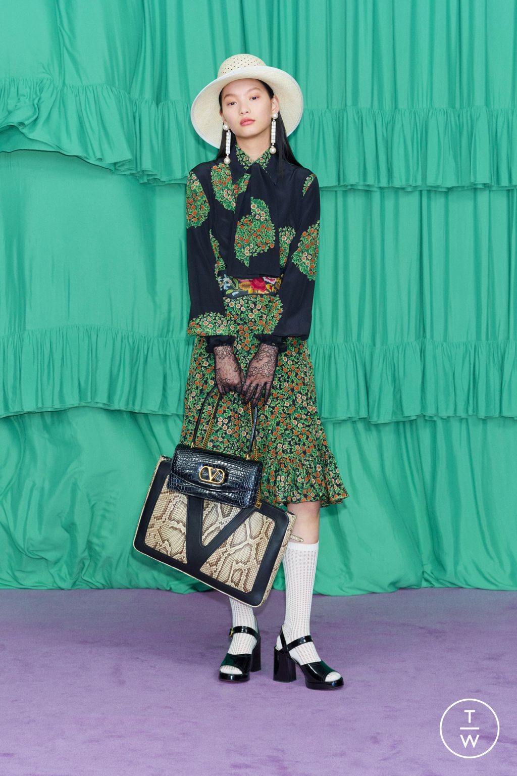 Fashion Week Paris Pre-Fall 2025 look 75 from the Valentino collection womenswear